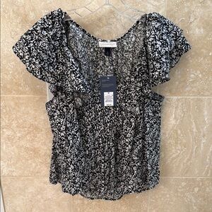Universal Thread Black and White Puff Sleeve Ruffled Blouse